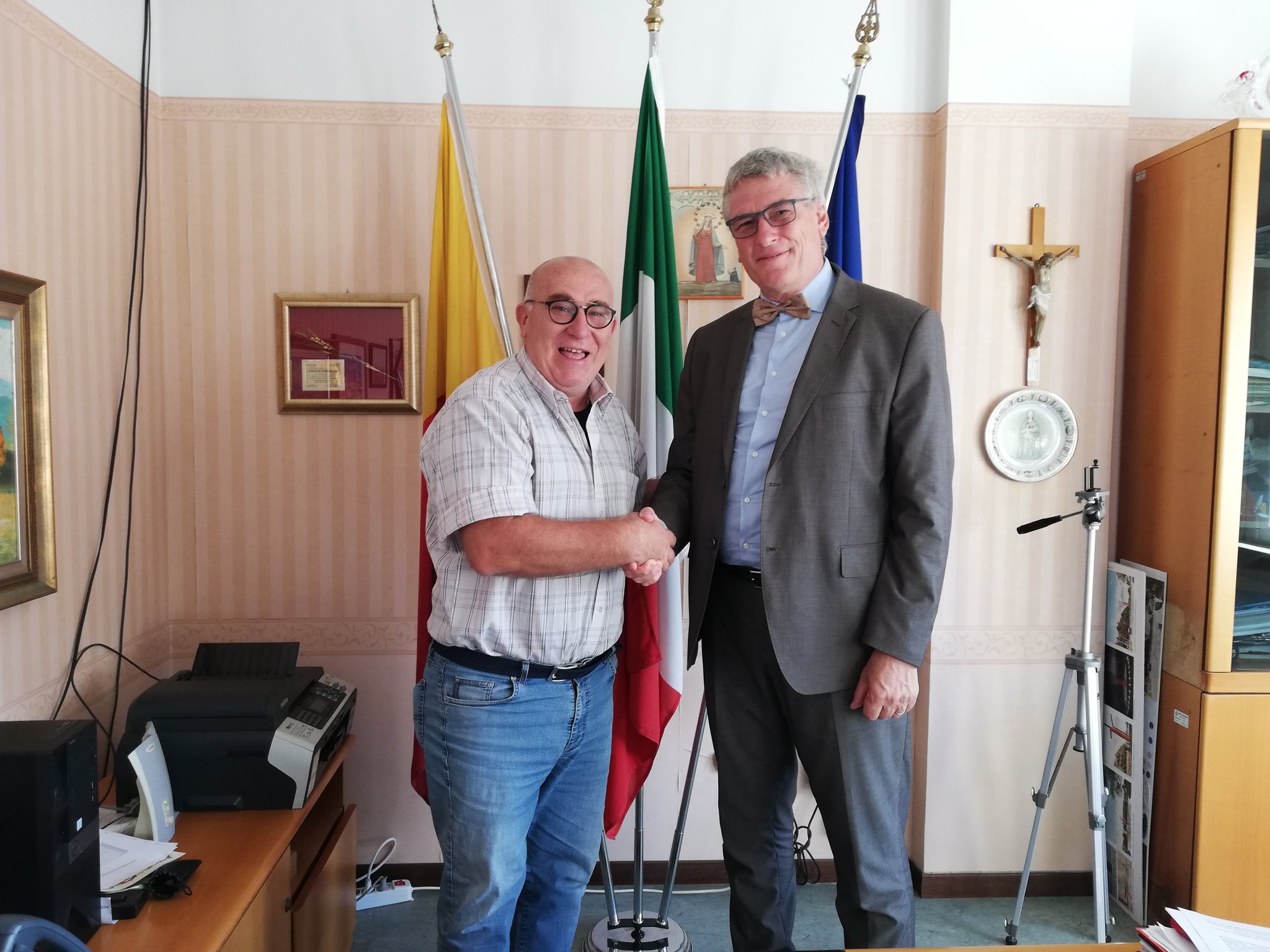Thomas_Schael_incontra_il_sindaco_di_Casalbordino_Filippo_Marinucci
