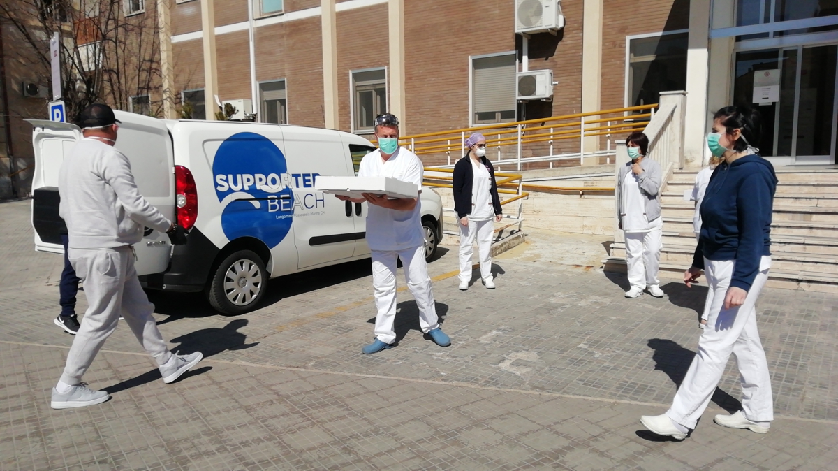 (VIDEO) Covid-19, la solidarietà di Supporter: 600 pizze per gli operatori dell’Ospedale di Lanciano
