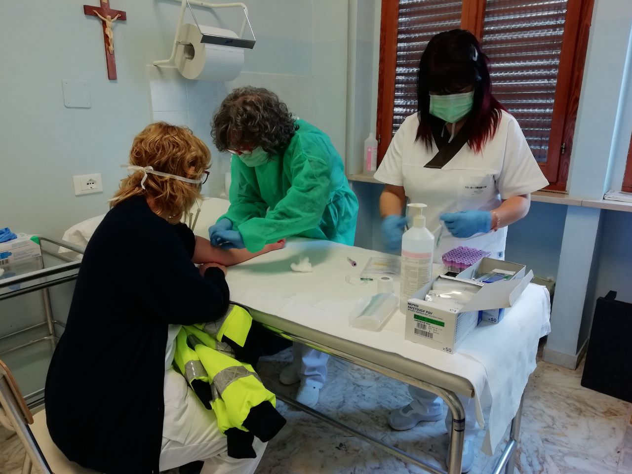 Covid-19, al via i test al Laboratorio di Chieti. Primi tamponi agli operatori sanitari