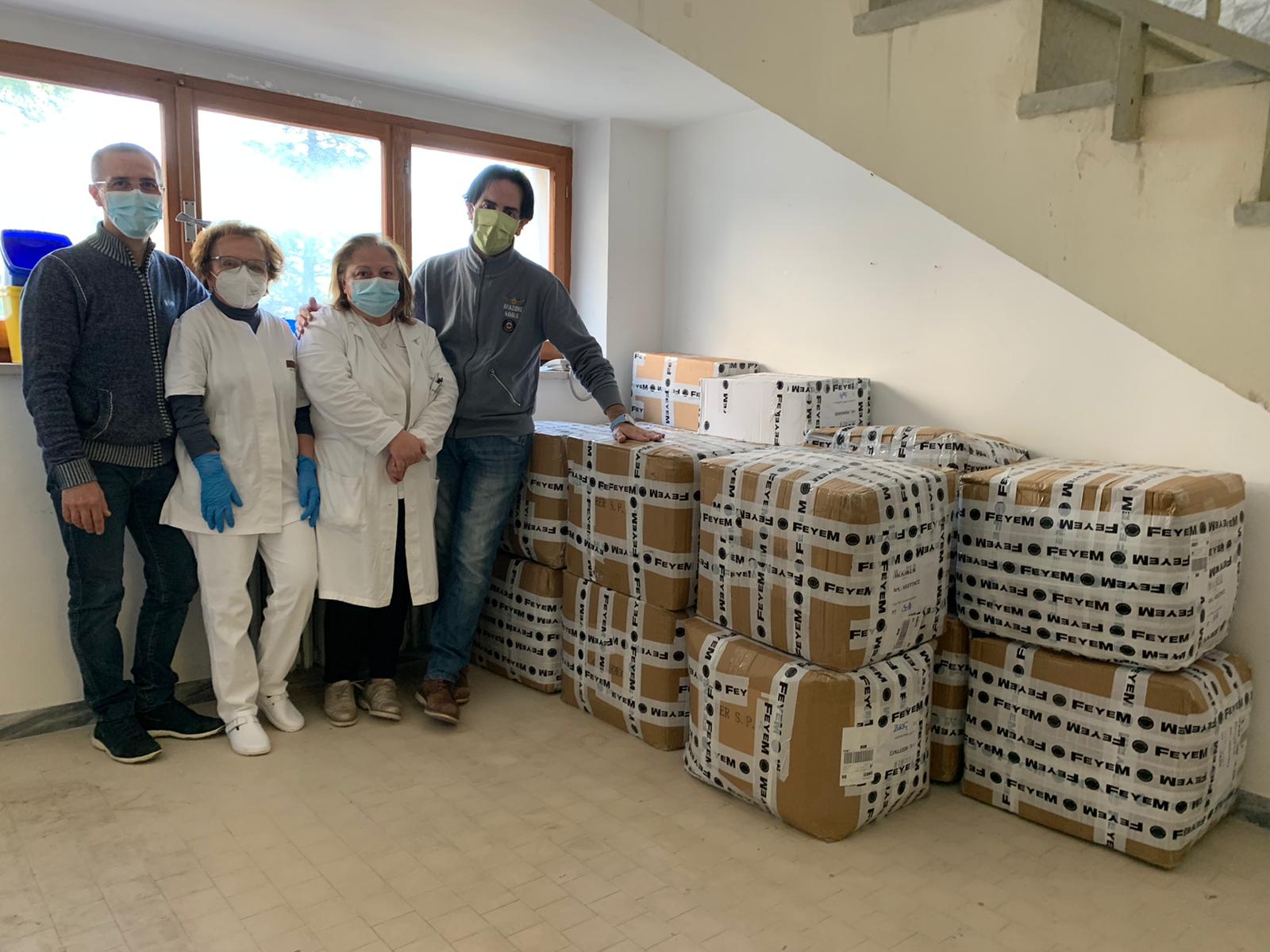 “Help Atessa – Insieme per un respiro”, 1.500 dpi agli operatori dell’Ospedale grazie alla raccolta fondi promossa da Serena Tucci e Silvia Sciorilli Borrelli