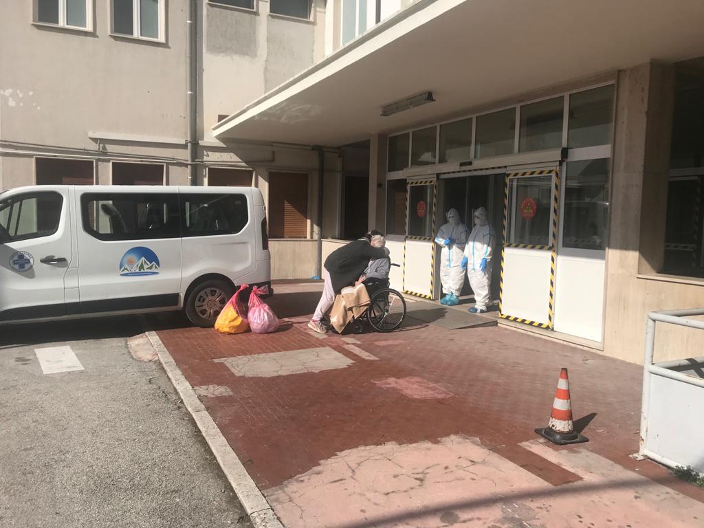 Ha 93 anni il primo paziente dimesso dal Covid Hospital di Atessa. In sette sono già tornati a casa