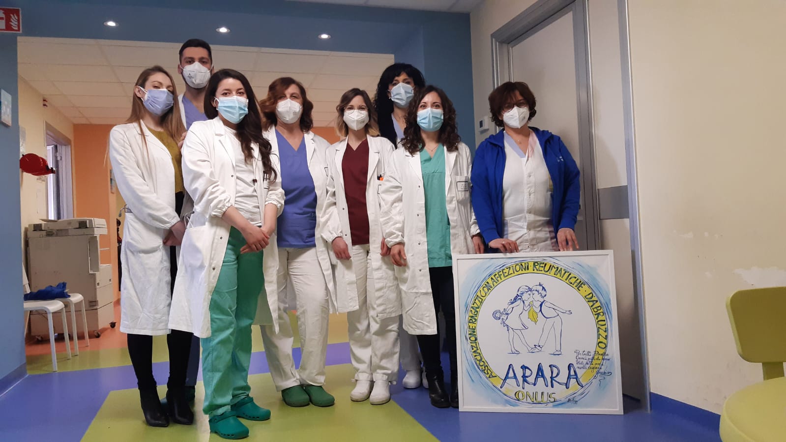 Libri, giochi e attrezzature mediche per il centro regionale di Reumatologia pediatrica di Chieti, un reparto di eccellenza che cura i bambini con patologie croniche