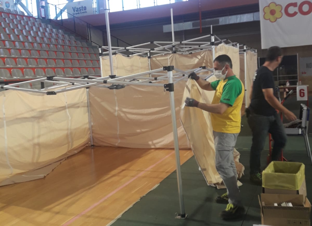 Vaccinazioni: al Pala BCC di Vasto via i gazebo in noleggio, arrivano i nuovi