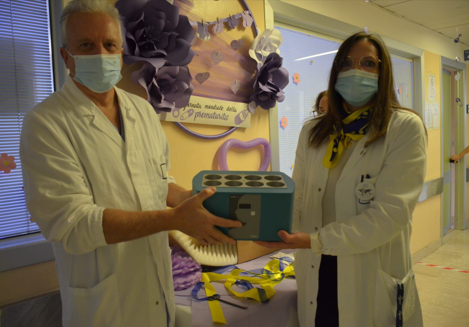 Uno scaldabiberon per i bimbi prematuri della Neonatologia di Chieti. Dono del Rotary club di Ortona