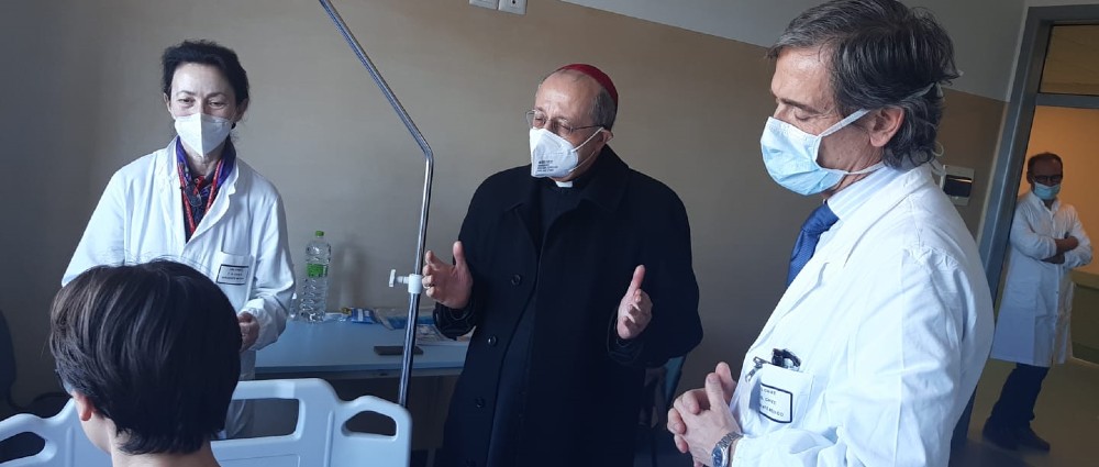 (VIDEO) L’Arcivescovo Bruno Forte in visita ai ricoverati in Cardiologia a Chieti