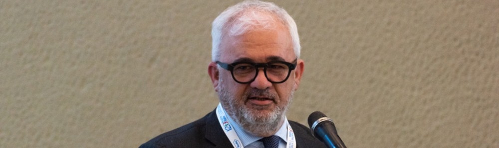 Chieti, chirurgia robotica mini invasiva per rimuovere un tumore dal rene di un paziente operato di trapianto di cuore. Delicato intervento alla Clinica urologica diretta da Luigi Schips