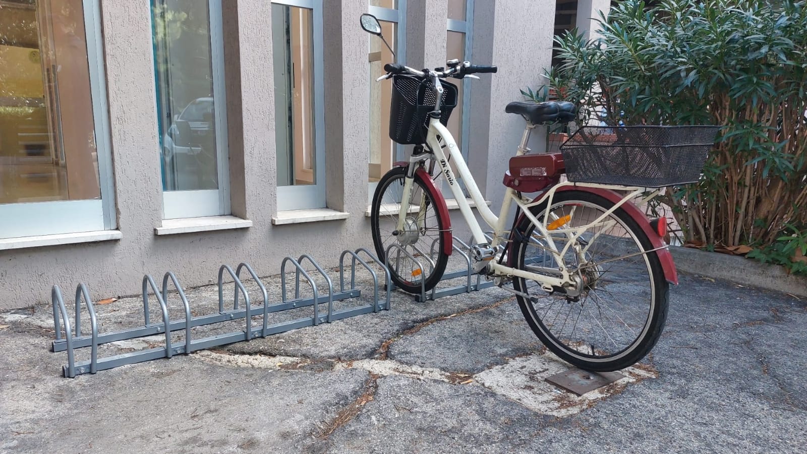 Ortona, rastrelliere per biciclette installate in ospedale. Scelta ecologica della Direzione medica