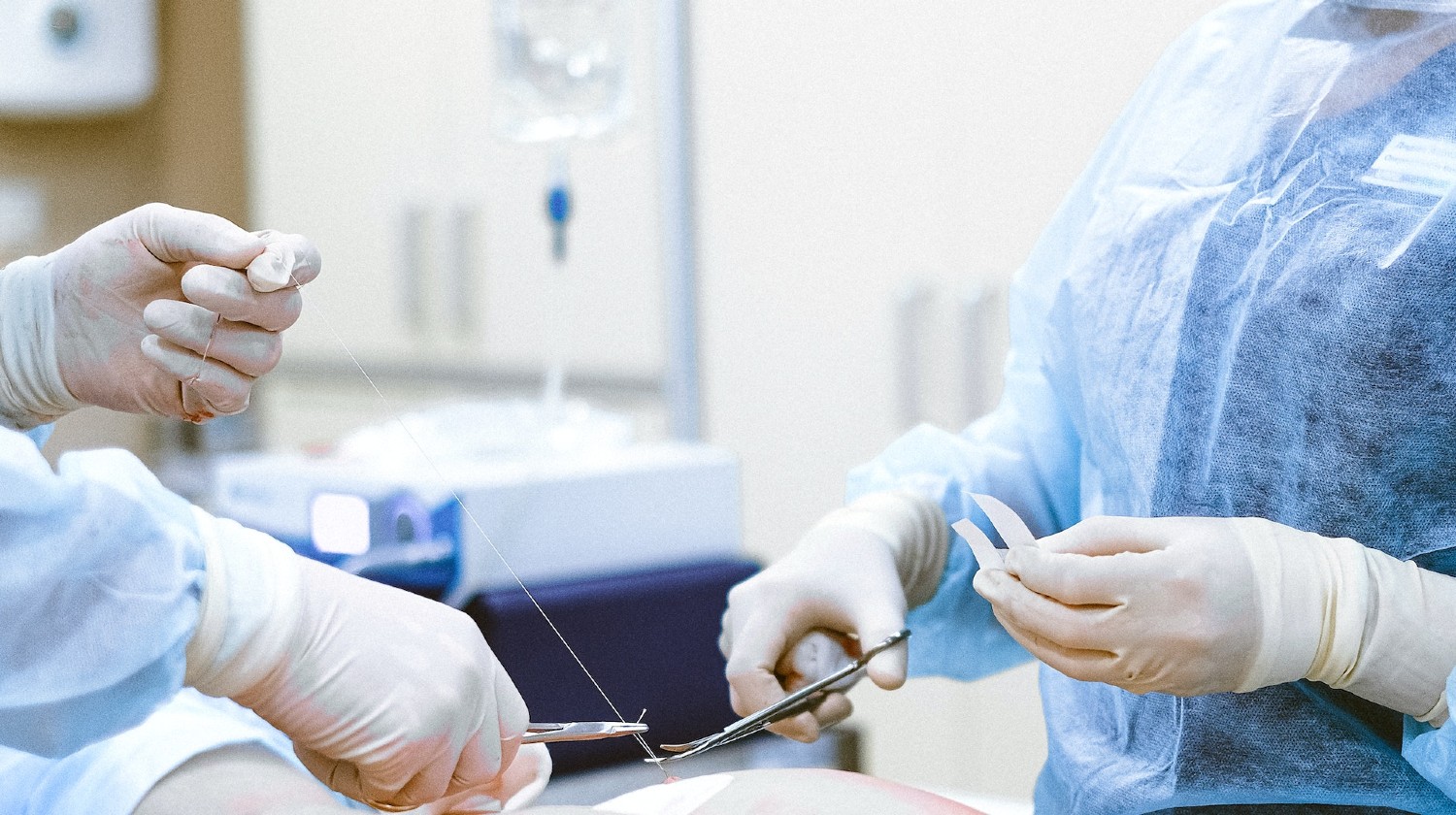 Chirurgia, a Lanciano la tecnica del “rendez-vous” interviene su due patologie diverse in un’unica seduta operatoria. Attività in crescita grazie alla collaborazione tra Chirurgia generale ed Endoscopia digestiva chirurgica