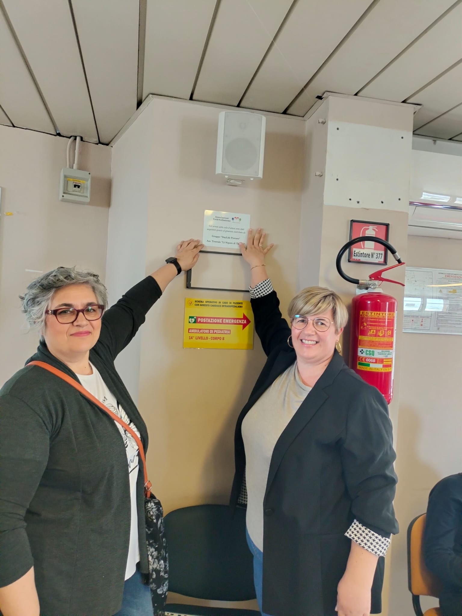 Nella foto un momento dell'inaugurazione con i rappresentanti delle associazioni