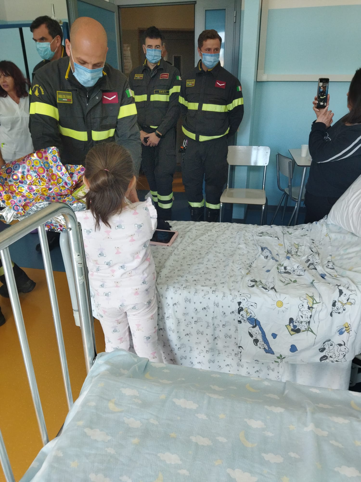In Pediatria a Lanciano le uova dei Vigili del fuoco
