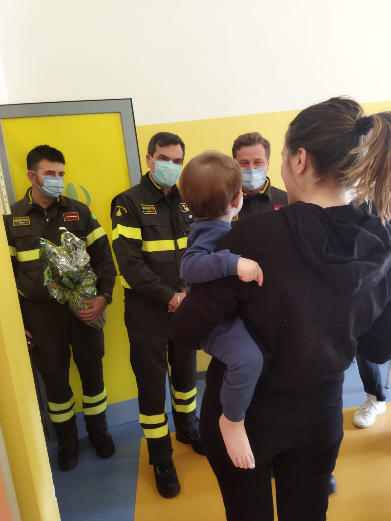 In Pediatria a Lanciano le uova dei Vigili del fuoco