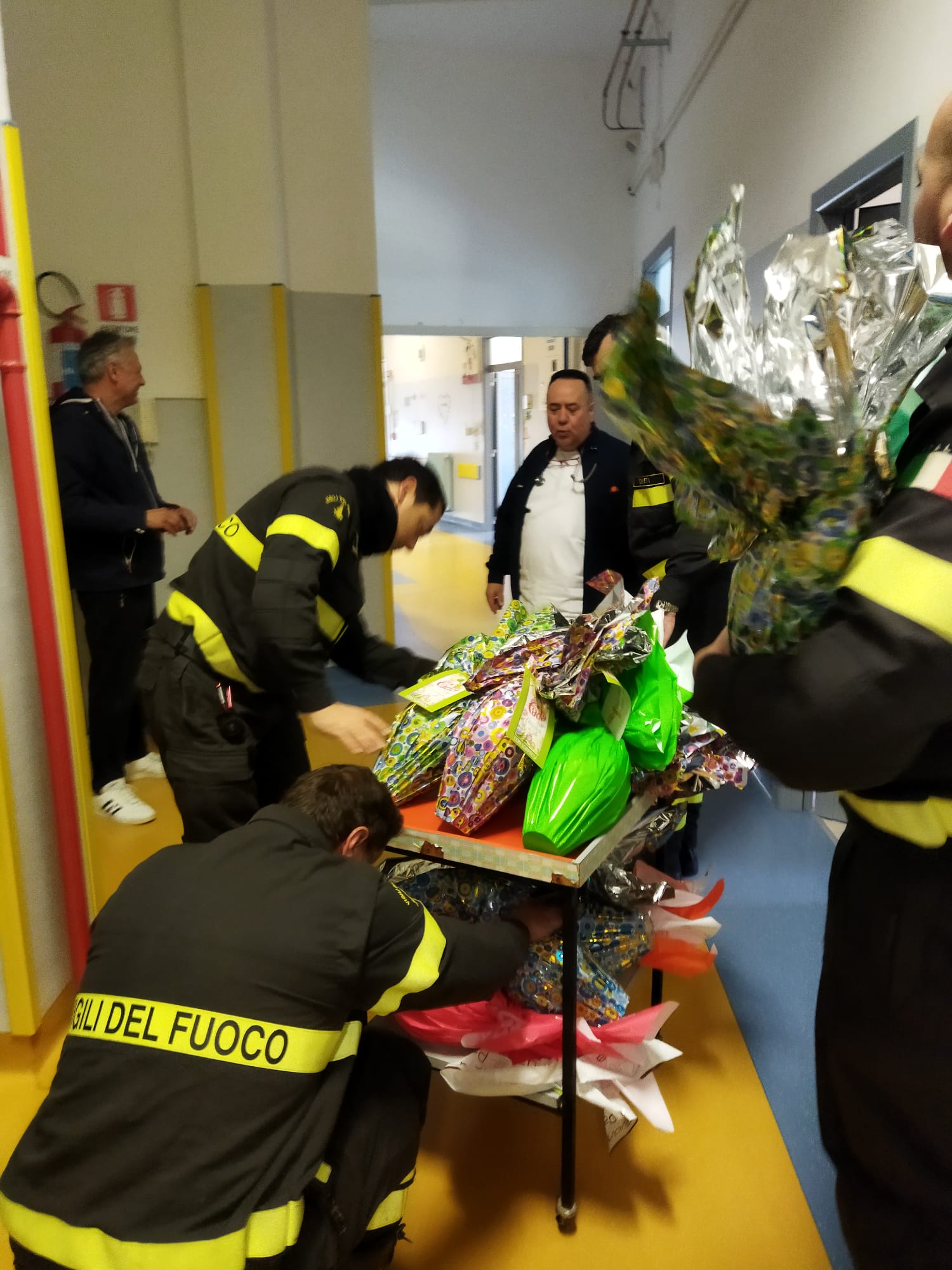 In Pediatria a Lanciano le uova dei Vigili del fuoco