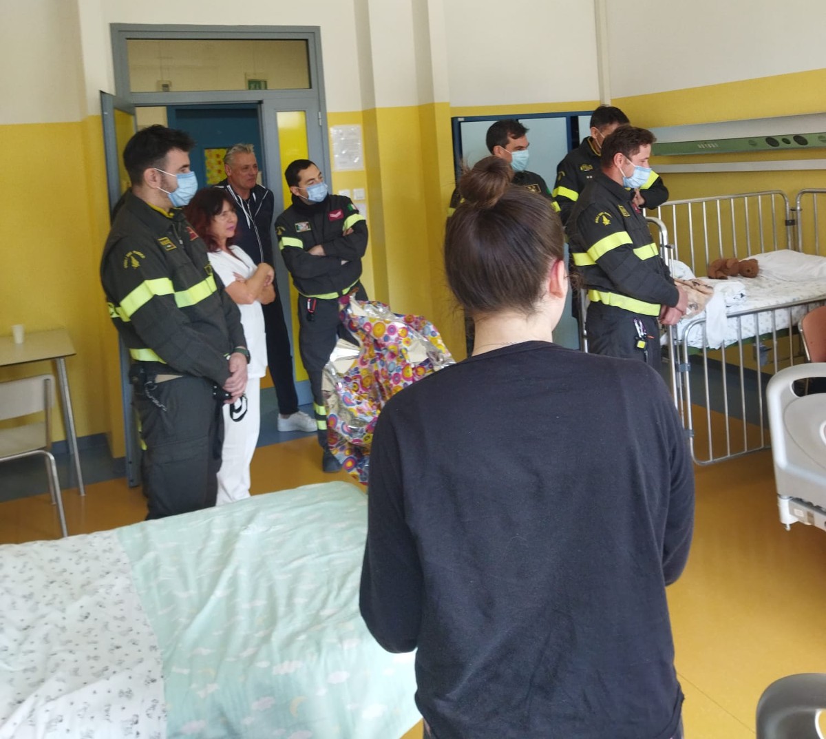 In Pediatria a Lanciano le uova dei Vigili del fuoco