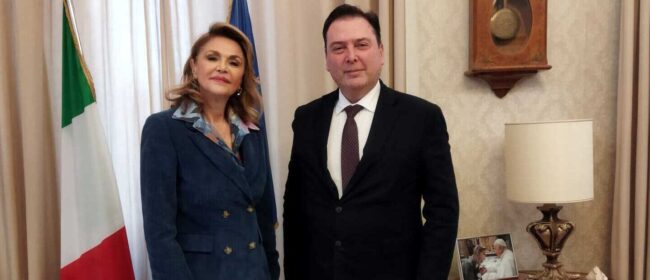 A sinistra il prefetto di Chieti, Silvana D'Agostino; a destra il direttore generale della Asl Lanciano Vasto Chieti, Mauro Palmieri