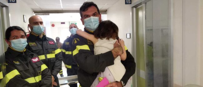 Vigili del fuoco in Clinica pediatrica a Chieti per un’operazione al gusto di cioccolato