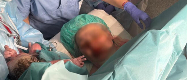 Il parto cesareo diventa “dolce”, all’ospedale di Vasto il primo intervento che avvicina la sala operatoria alla nascita naturale