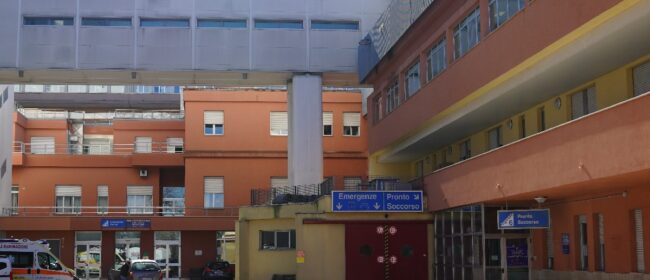 Blackout all’ospedale di Chieti, attivata nella notte l’unità di crisi: energia ripristinata senza trasferimenti di pazienti